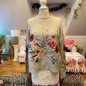 Romeo & Juliet Couture Floral Embroidered Gray Sweater